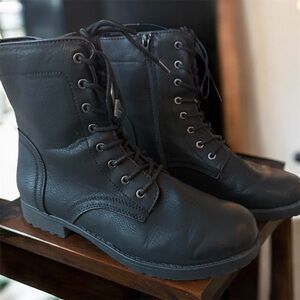 Amazon Essentials Black Ankle Boots